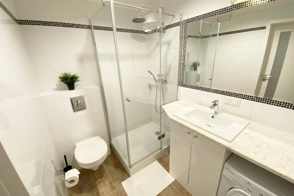 Exclusive 2Br! Apartment Near City Center +Netflix Warsaw Exterior photo